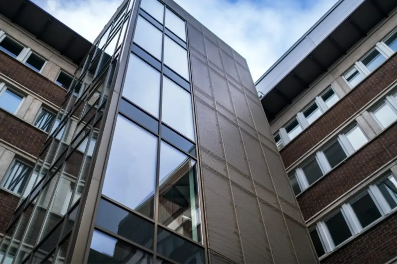 Time Building – Fasadkassetter i perforerad aluminium