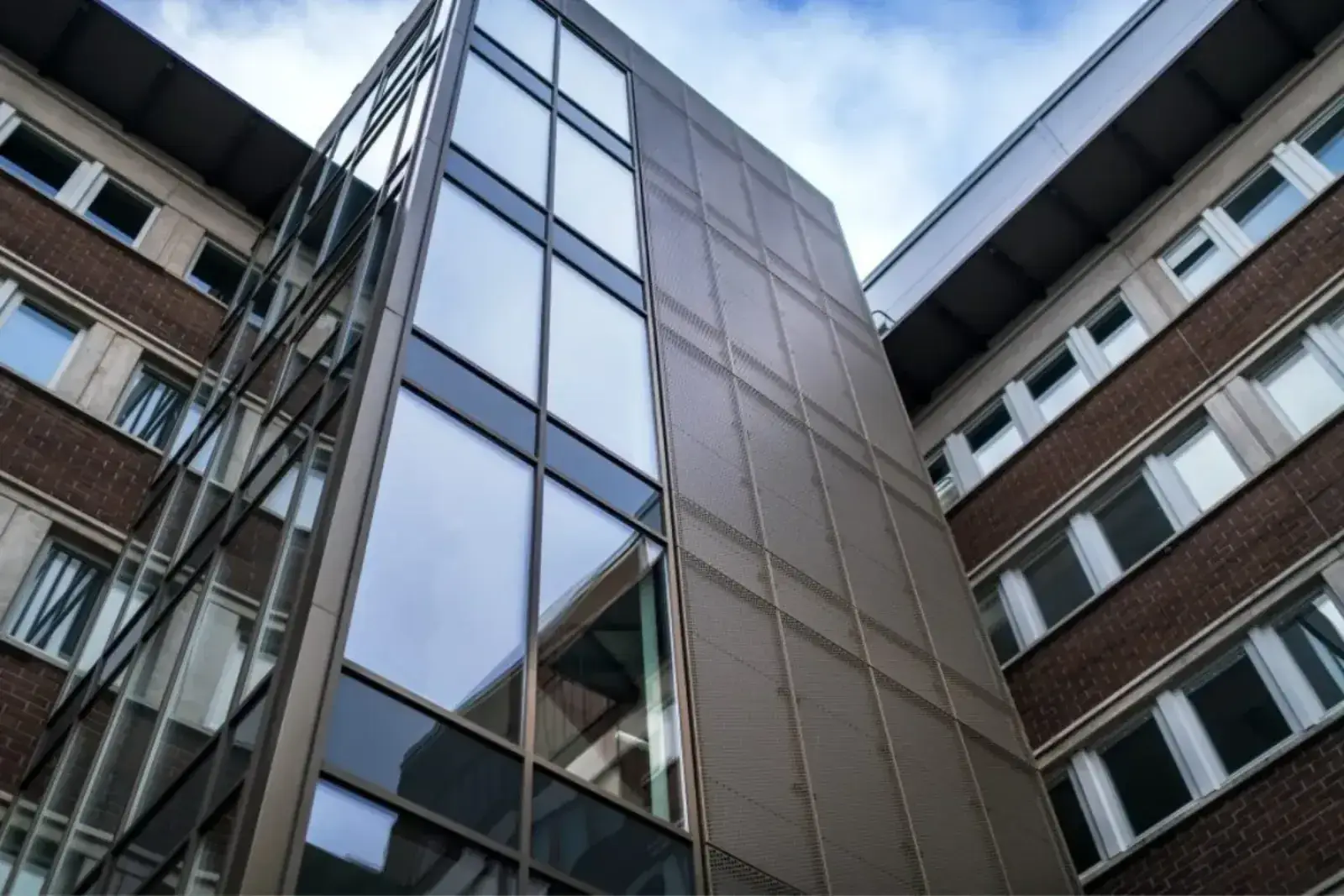 Time Building – Fasadkassetter i perforerad aluminium